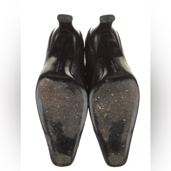 Very nice Ferragamo logo embossed leather pump - Picture 5 of 5